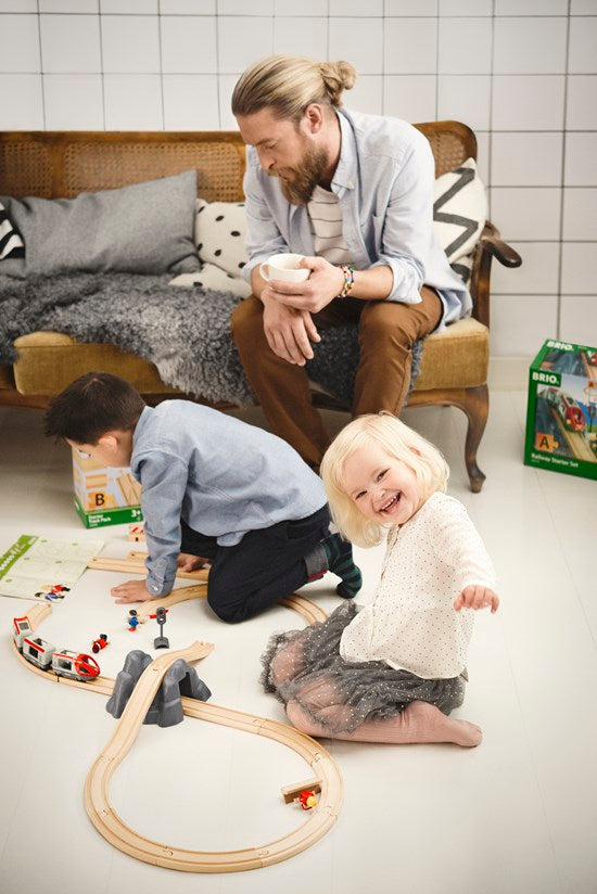 Brio World – Circuit De Train En Bois En 8 Voyageurs, Coffret 26 Pièces Avec Tunnel/pont, Dès 3 Ans, 1m X 45cm