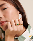 La bague Billie 2 cœurs verts - dorée à l'or fin 24 carats