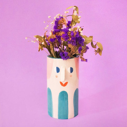Fille aux rayures bleu sarcelle / Vase en céramique