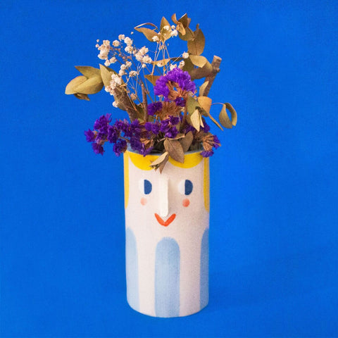 Fille aux rayures bleu ciel / Vase en céramique - Ana Seixas