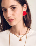 Les boucles d'oreilles Big Love - émail rouge et or fin 24 carats