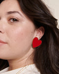 Les boucles d'oreilles Big Love - émail rouge et or fin 24 carats