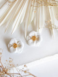 Puces d'oreilles Fleur blanche