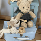 Morris et ses habits dans une valise
